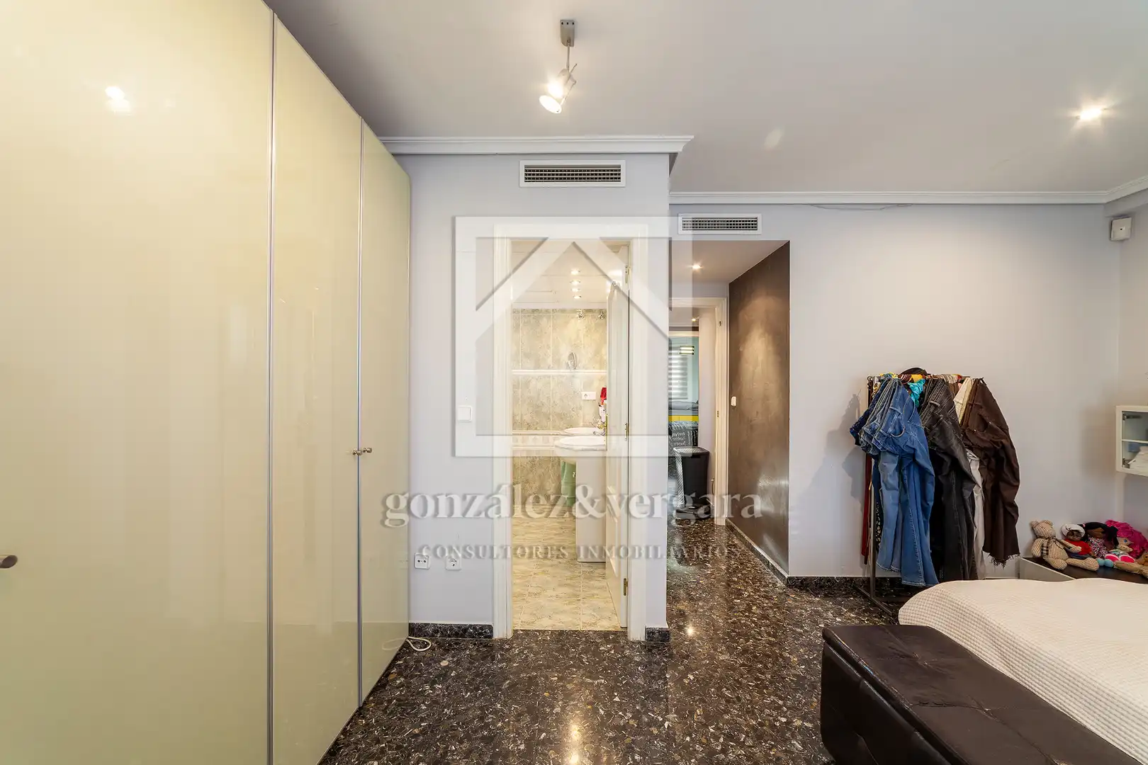 Casa adosada en venta en Alzira con Aire acondicionado, Calefacción y Terraza