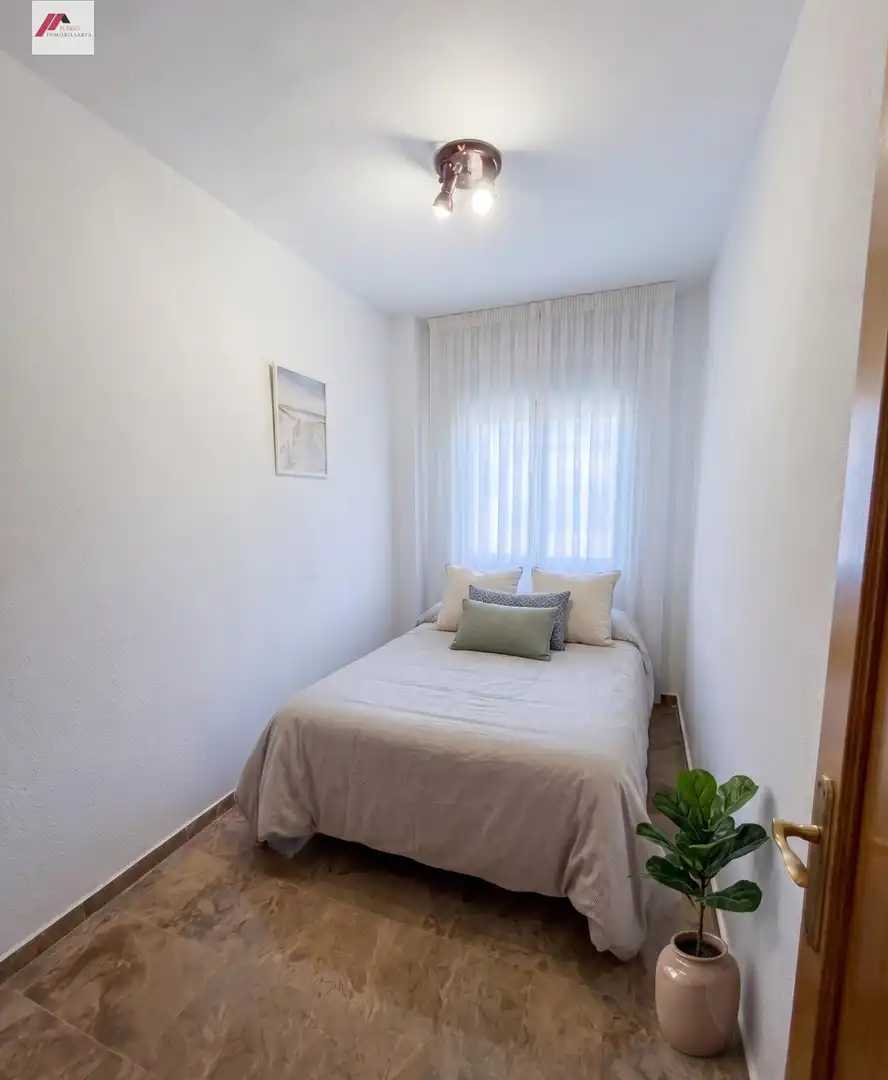 Dormitori de Casa adosada en venda en El Puerto de Santa María amb Aire condicionat, Calefacció i Moblat