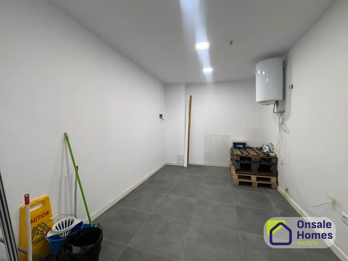 Local comercial en alquiler en Avenida Puerta del Mar, imagen 5
