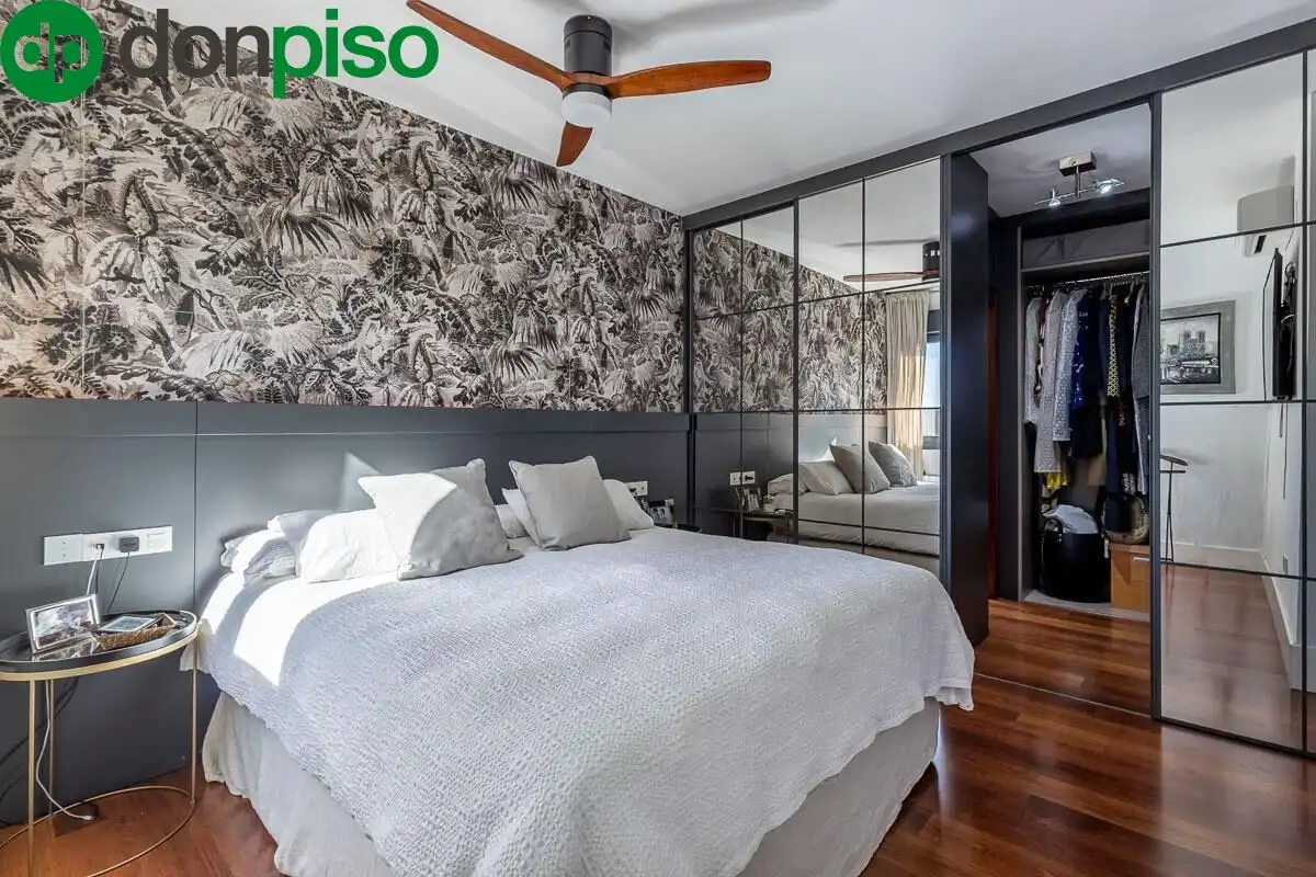 Bedroom of Flat for sale in Granada  with Air Conditioner, Terrace and Community pool
