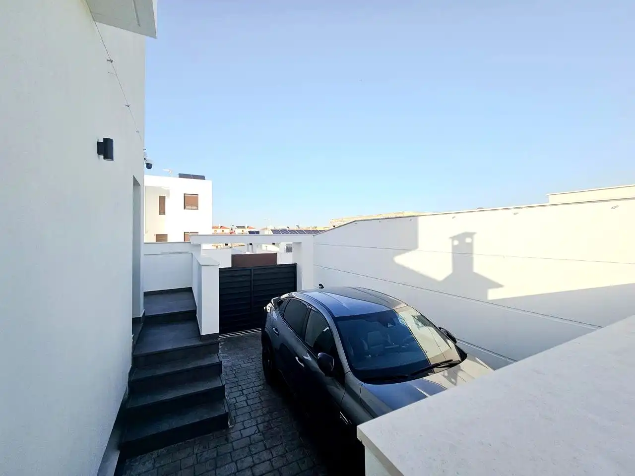 Vista exterior de Casa o xalet en venda en Alcalá de Guadaira amb Aire condicionat, Jardí privat i Terrassa