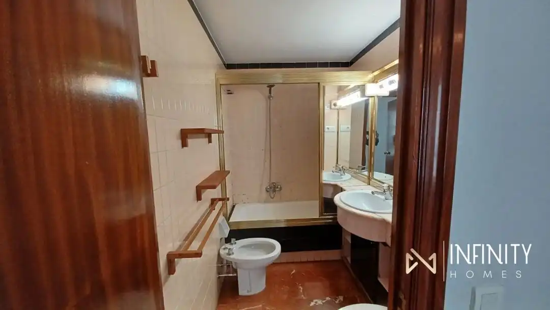 Badezimmer von Wohnung zur Miete in Bilbao  mit Terrasse