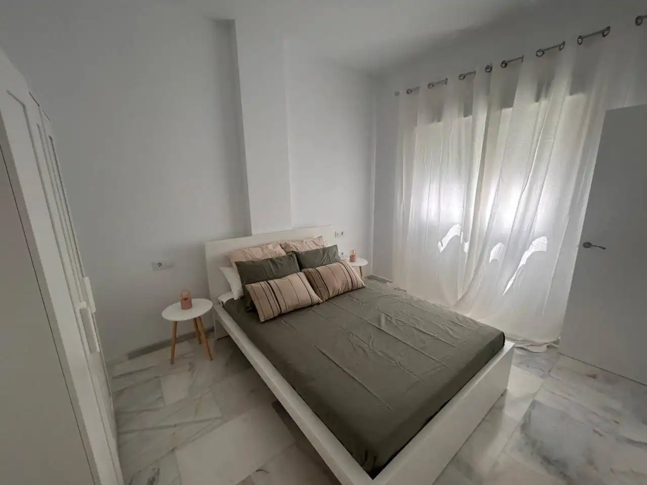 Flat with lift to rent in Avenida - Divina Pastora - Plaza de Toros