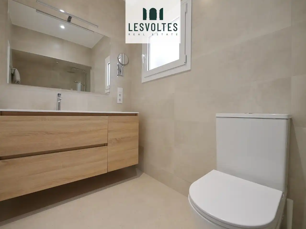Baño de Piso de alquiler en Palafrugell con Calefacción, Terraza y Amueblado