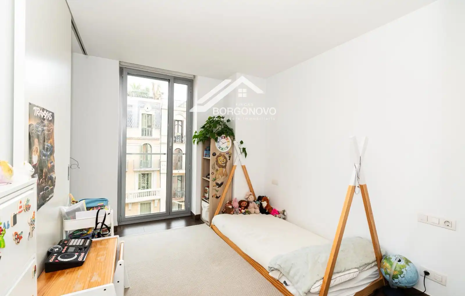 Schlafzimmer von Wohnung zum Verkauf in Barcelona mit Klimaanlage und Heizung