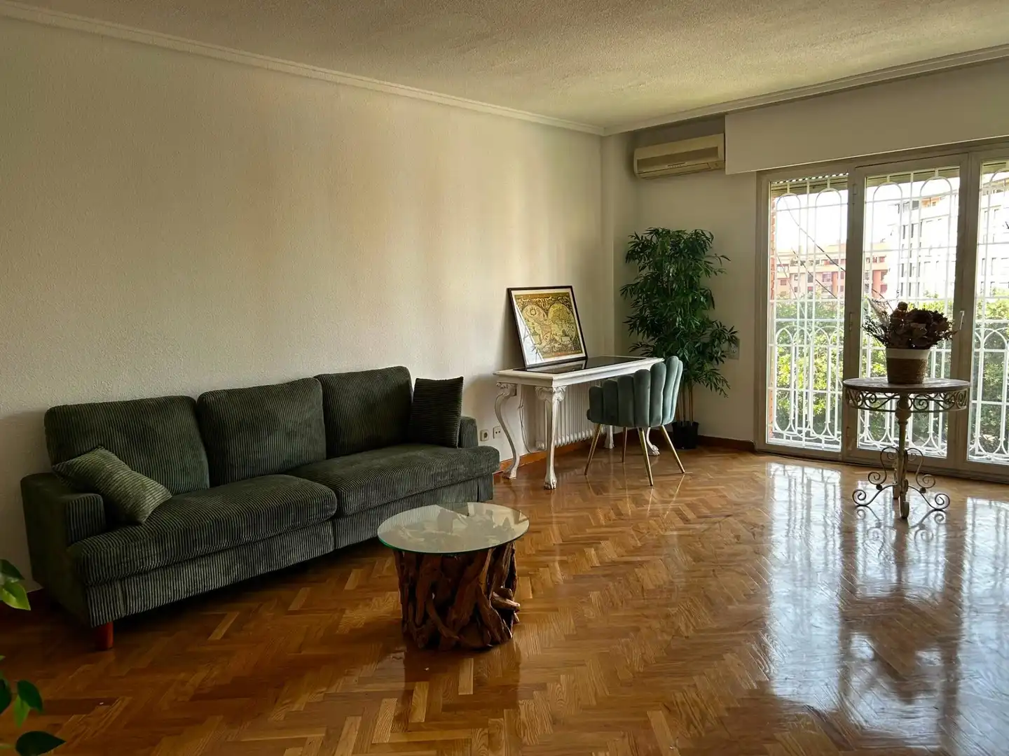 Wohnzimmer von Wohnung zur Miete in Madrid mit Klimaanlage, Heizung und Parkett