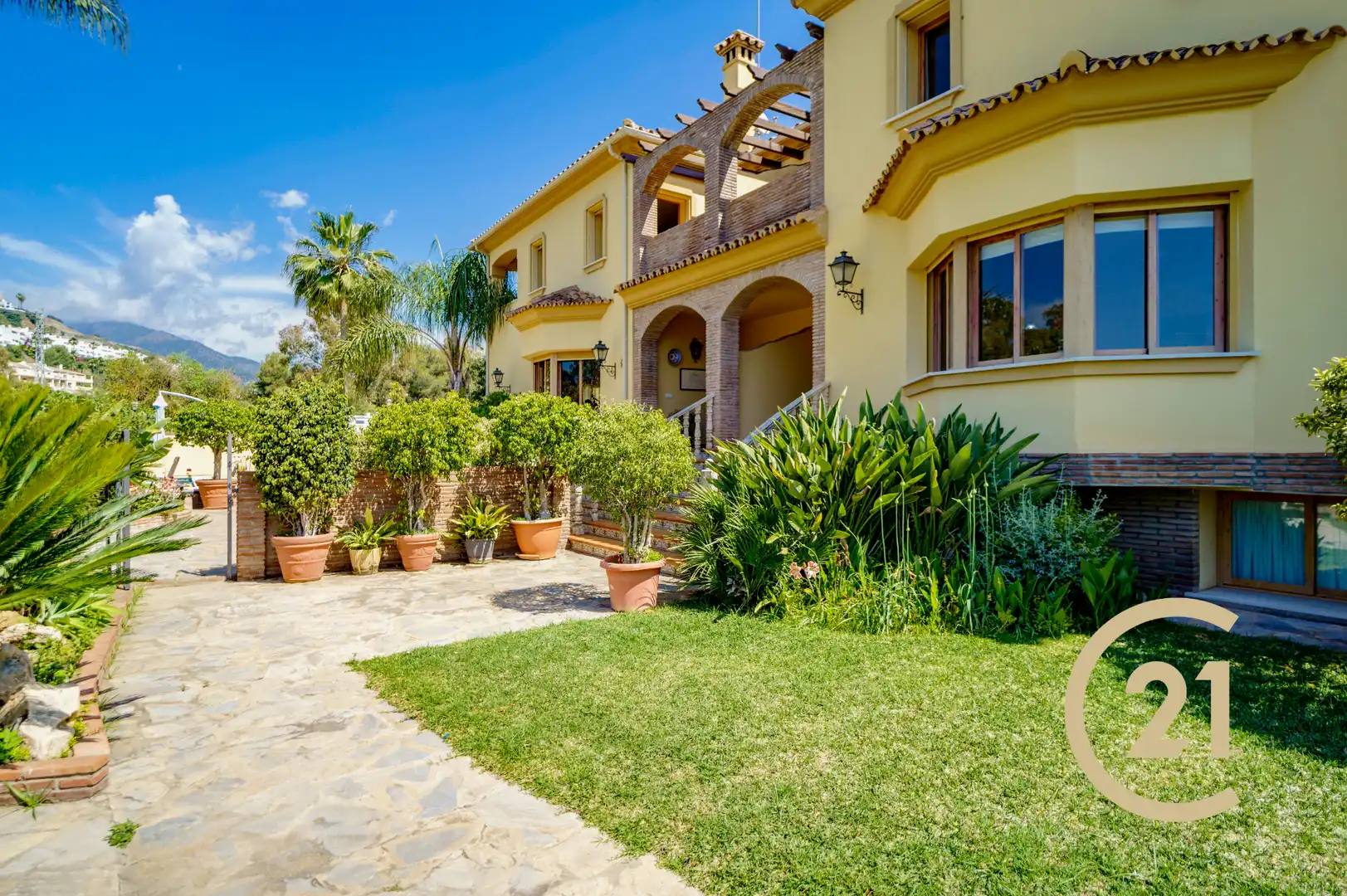 Jardín de Casa adosada en venta en Benahavís con Aire acondicionado, Jardín privado y Terraza