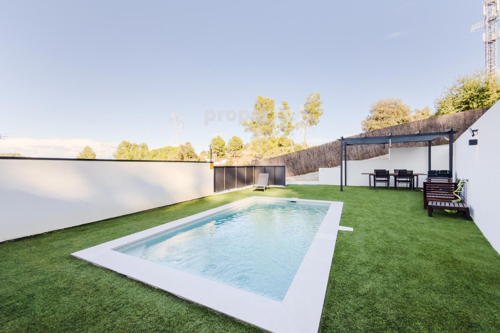 Swimming pool of House or chalet for sale in Terrassa  with Air Conditioner, Heating and Private garden
