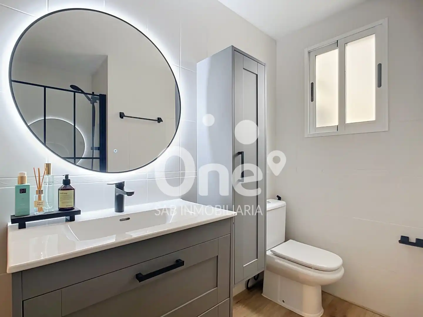 Baño de Piso en venta en La Pobla de Vallbona con Aire acondicionado, Trastero y Horno