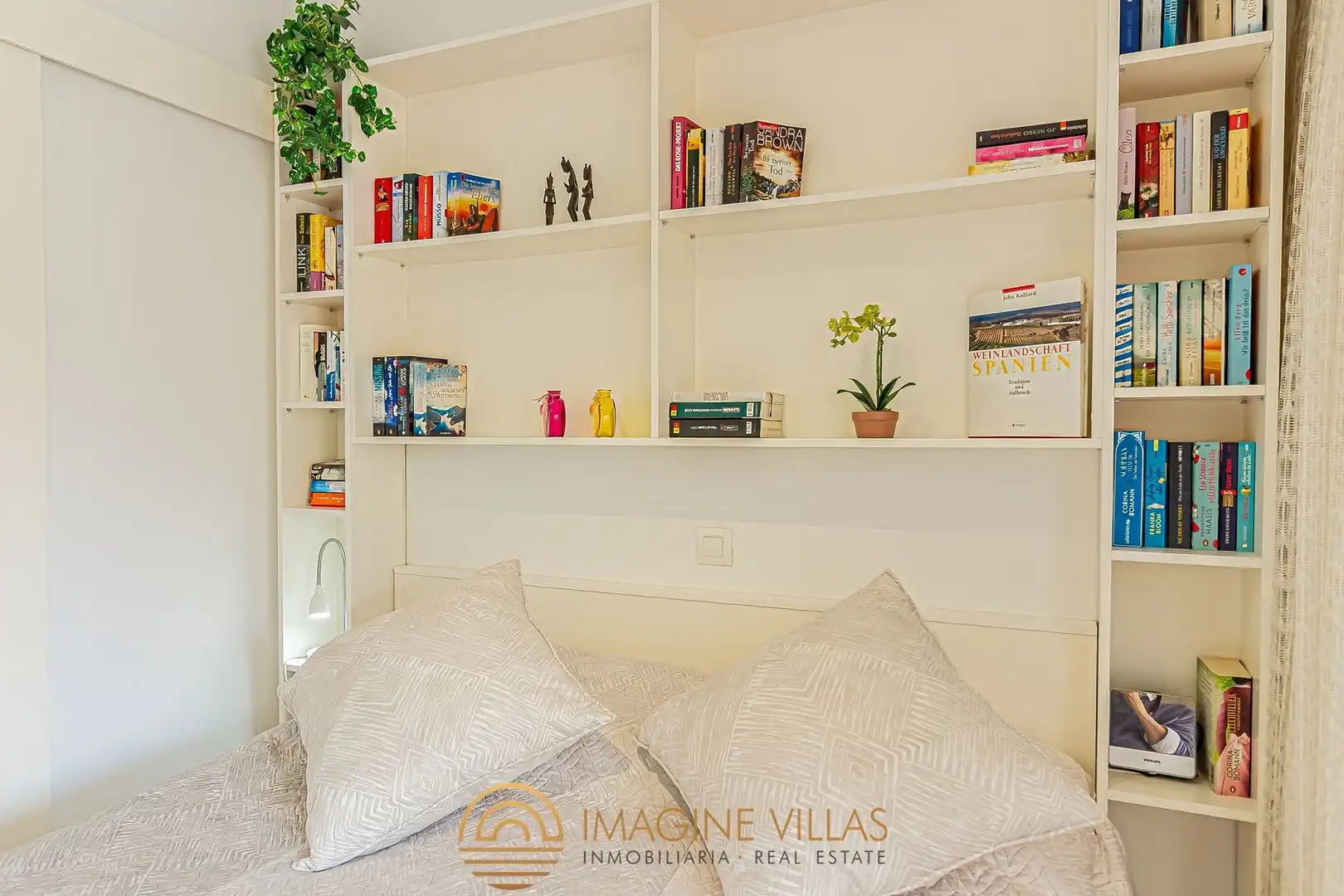 Habitación de Apartamento en venta en La Manga del Mar Menor con Amueblado y Piscina comunitaria