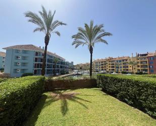 Vista exterior de Apartament en venda en San Roque amb Jardí privat, Terrassa i Traster