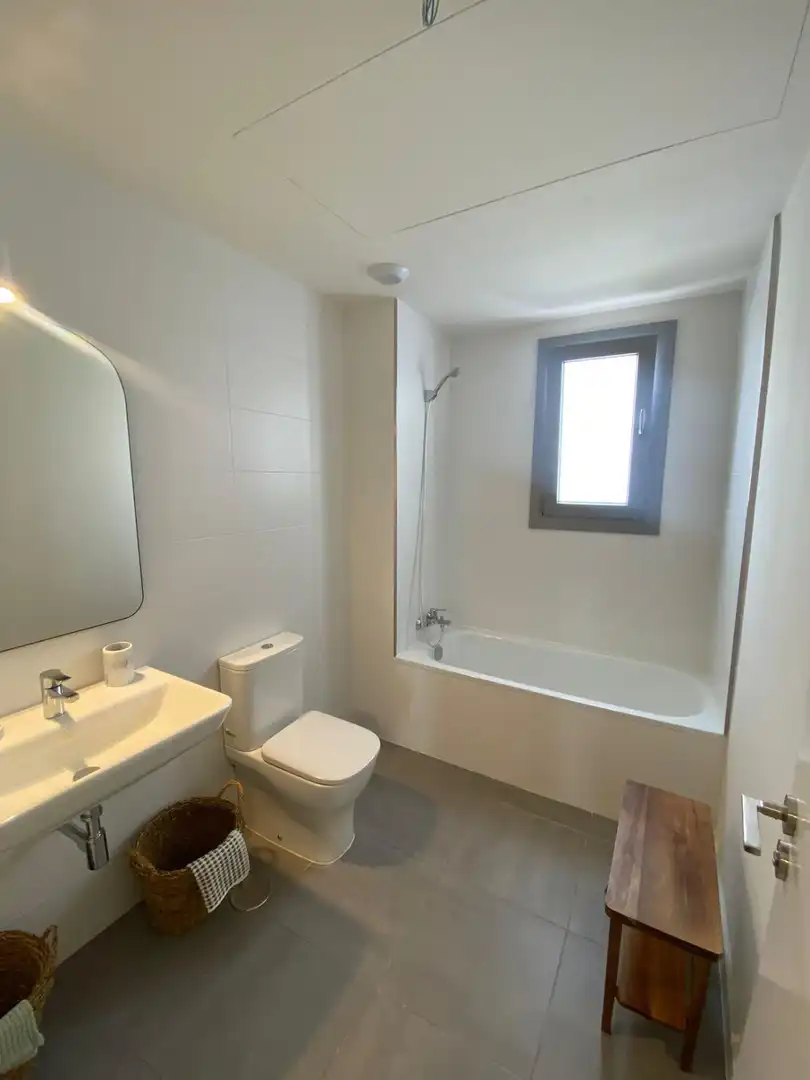 Bany de Apartament en venda en Estepona amb Aire condicionat, Calefacció i Jardí privat