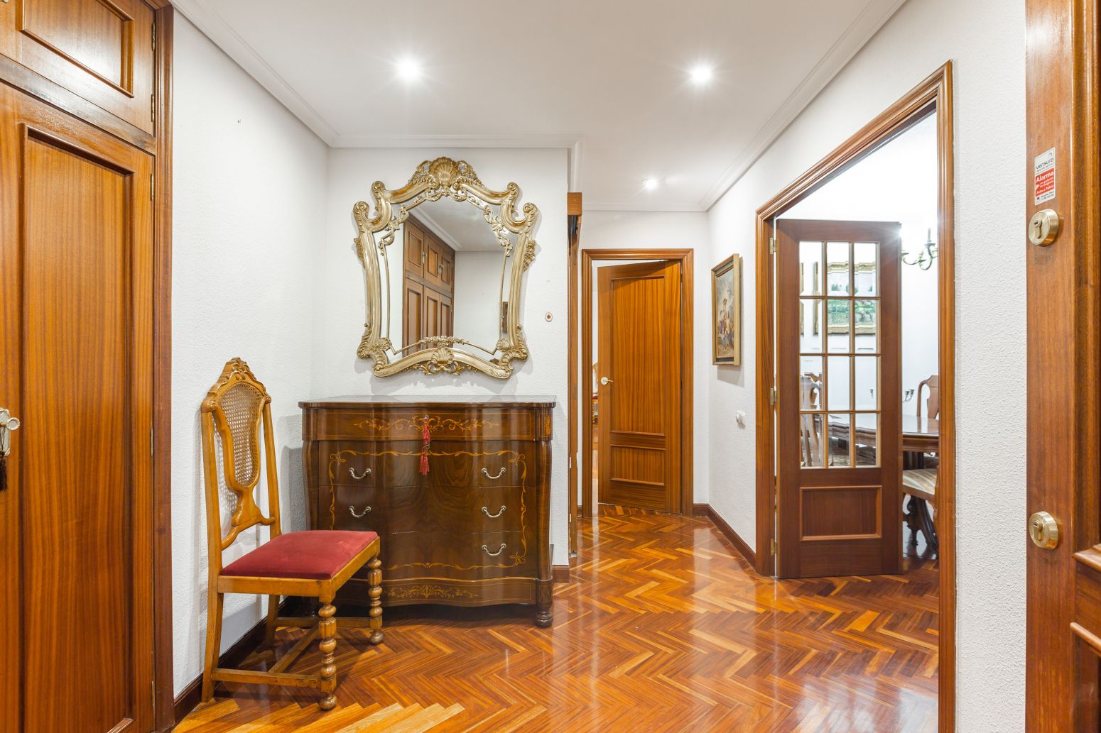 Piso en venta en  Pamplona / Iruña con Calefacción, Parquet y Terraza
