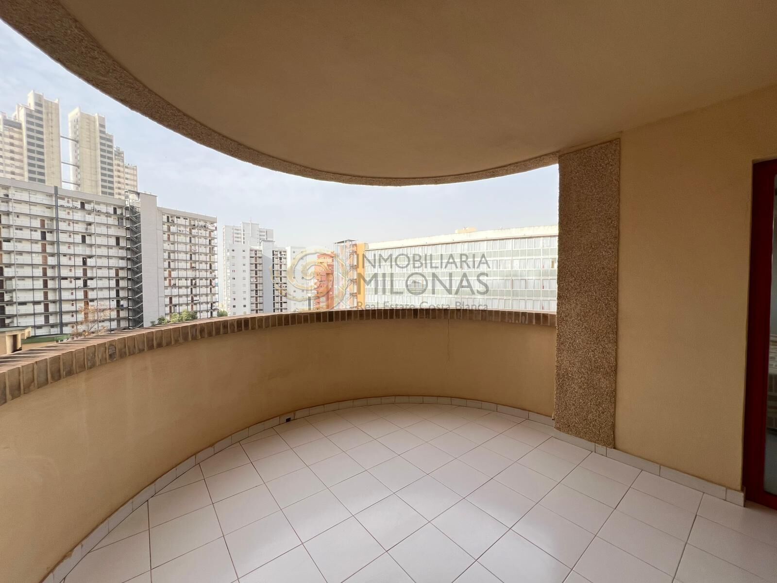 Terrasse von Wohnung zum Verkauf in Benidorm mit Klimaanlage, Privatgarten und Terrasse