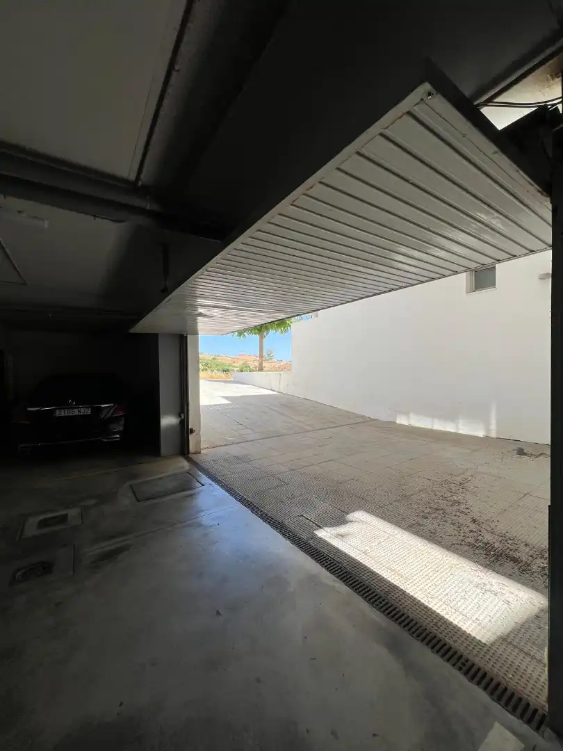 Parkplatz von Wohnung zum Verkauf in Mijas mit Klimaanlage, Heizung und Privatgarten