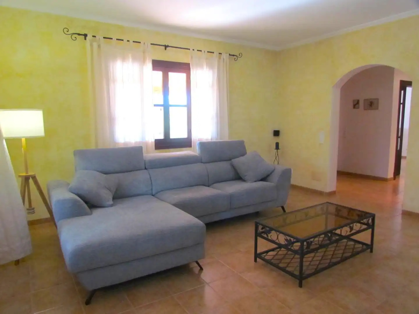 Sala de estar de Finca rústica de alquiler en Santa Eugènia con Aire acondicionado, Jardín privado y Terraza