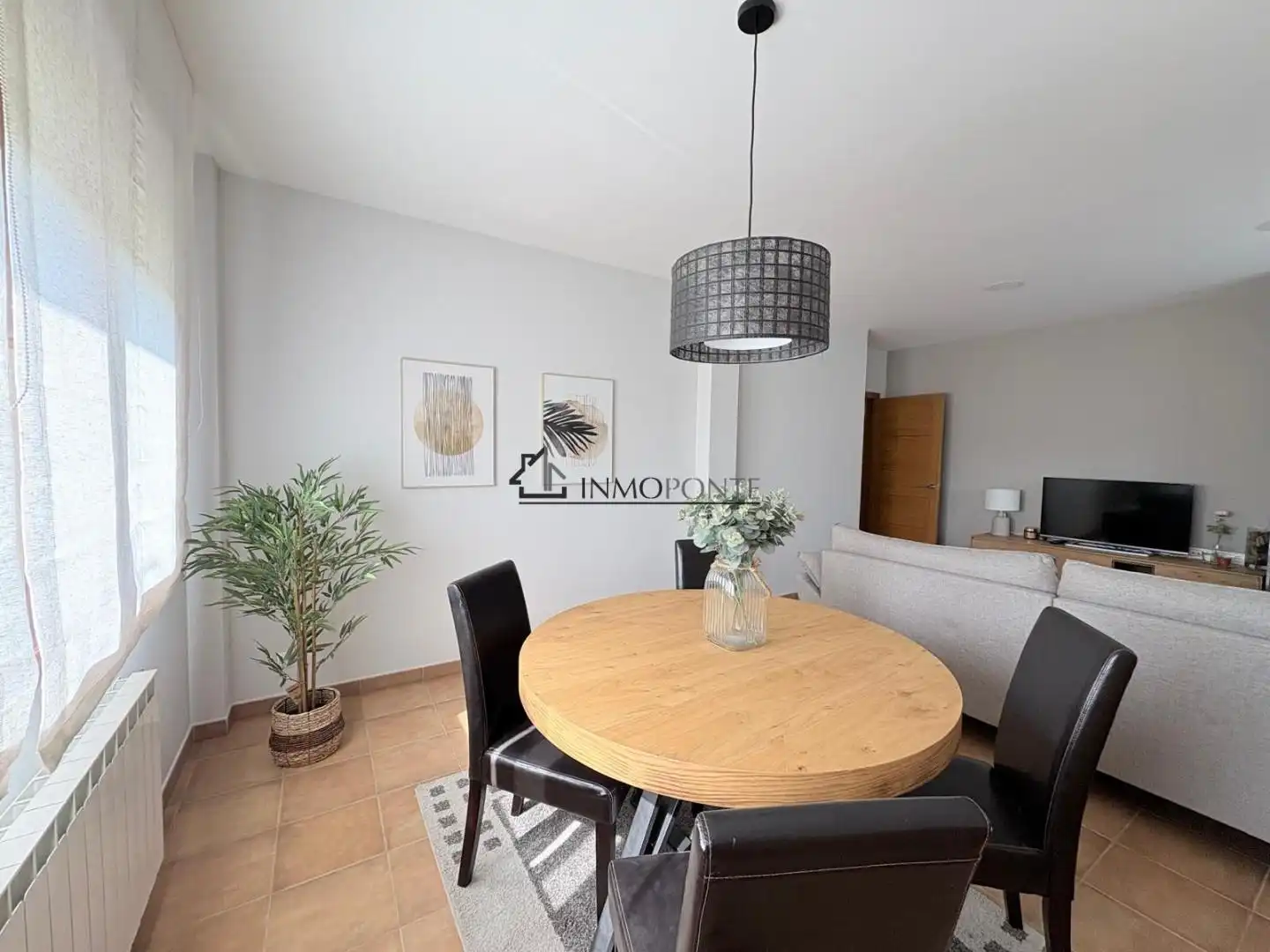 Menjador de Casa o xalet en venda en Pontevedra Capital  amb Calefacció, Jardí privat i Terrassa