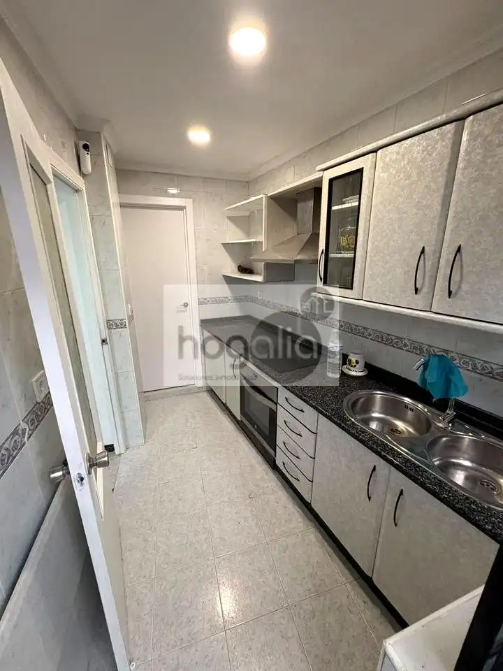 Cuina de Casa o xalet de lloguer en Sevilla amb Aire condicionat, Terrassa i Traster