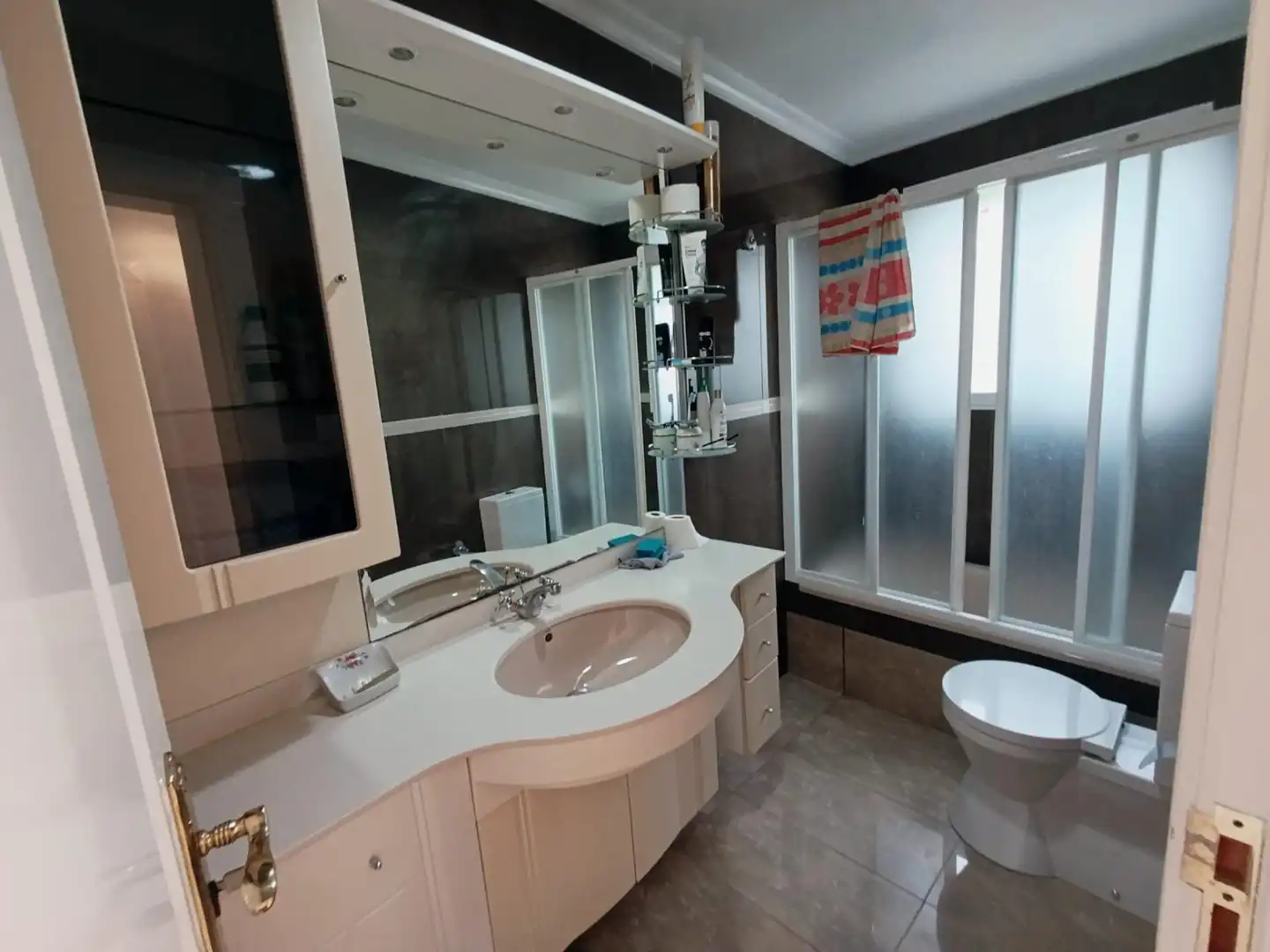 Bany de Casa o xalet en venda en Elche / Elx amb Jardí privat, Terrassa i Traster