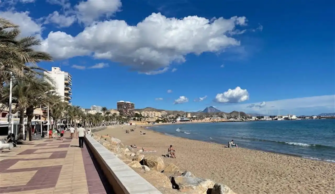 Vista exterior de Casa adosada en venta en Aspe con Aire acondicionado, Jardín privado y Piscina