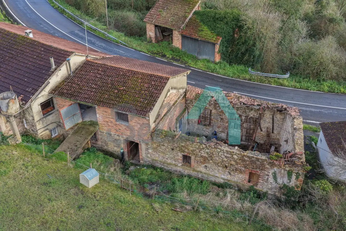Vista exterior de Casa o xalet en venda en Oviedo  amb Calefacció, Jardí privat i Terrassa