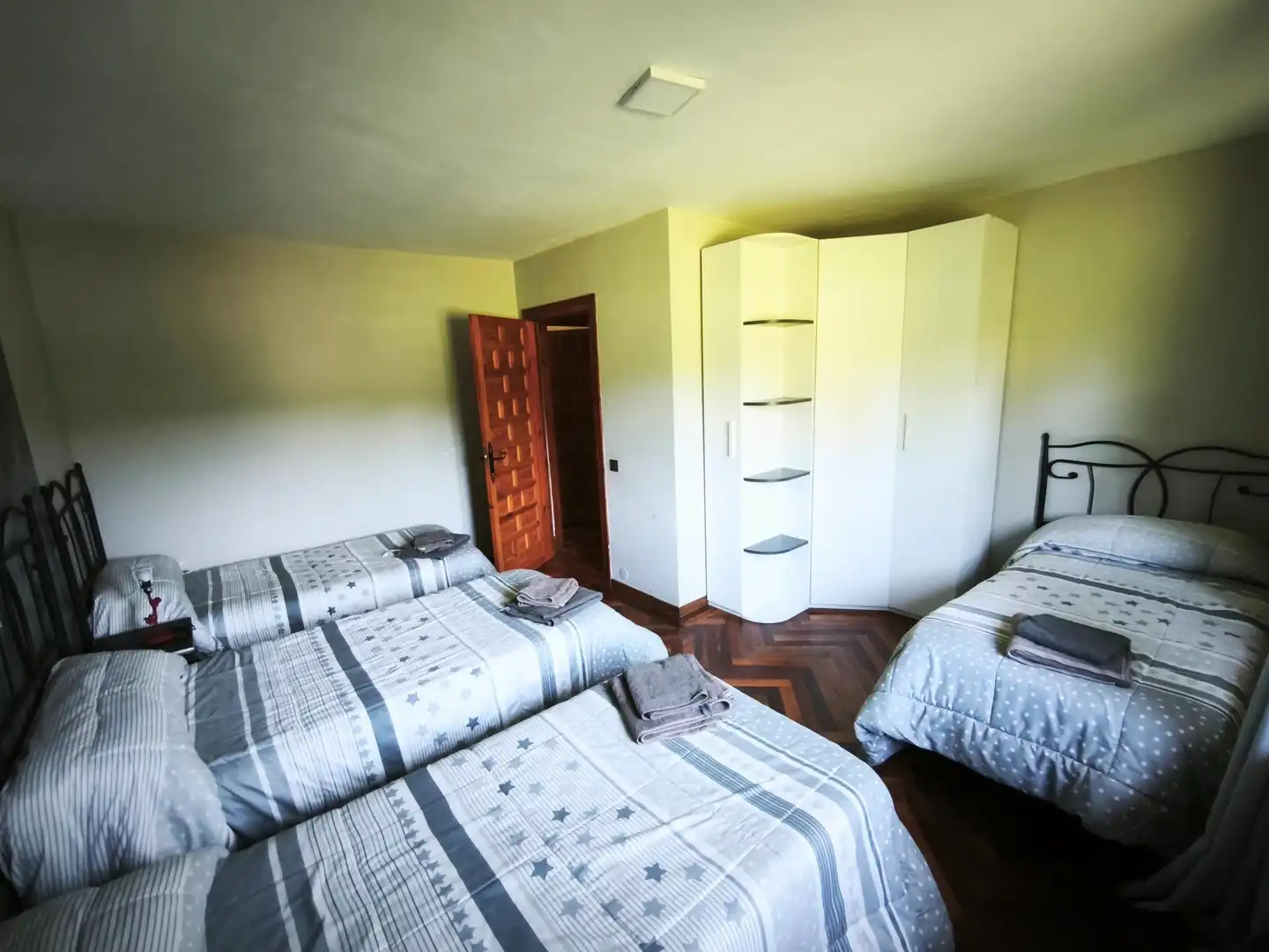 Habitación de Casa o chalet en venta en San Andrés del Rabanedo con Calefacción, Terraza y Piscina