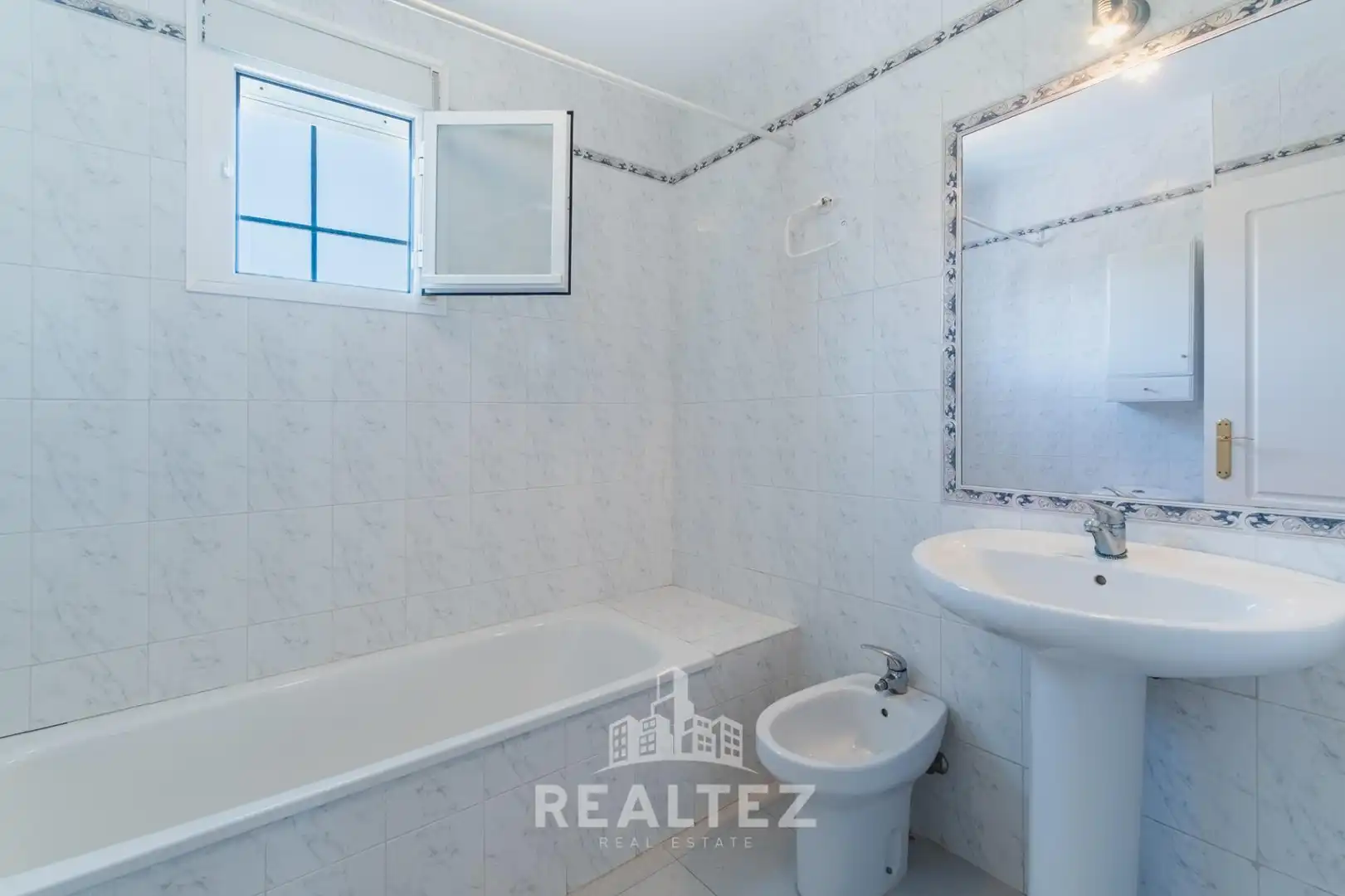 Badezimmer von Einfamilien-Reihenhaus zum Verkauf in El Puerto de Santa María mit Terrasse, Möbliert und Balkon