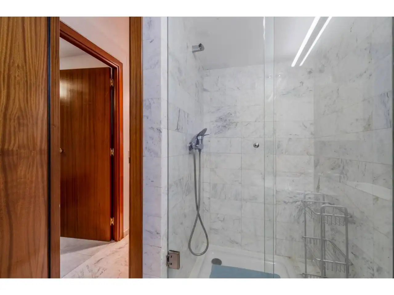 Bany de Pis en venda en Girona amb Calefacció, Balcó i Alarma