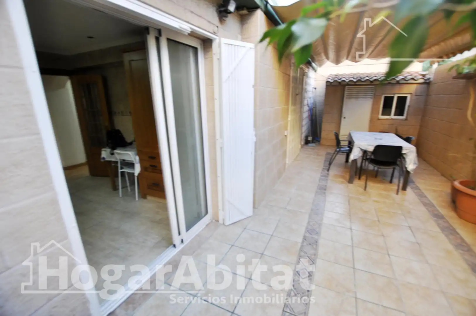 Wohnung zum Verkauf in Valencia mit Klimaanlage, Parkett und Terrasse