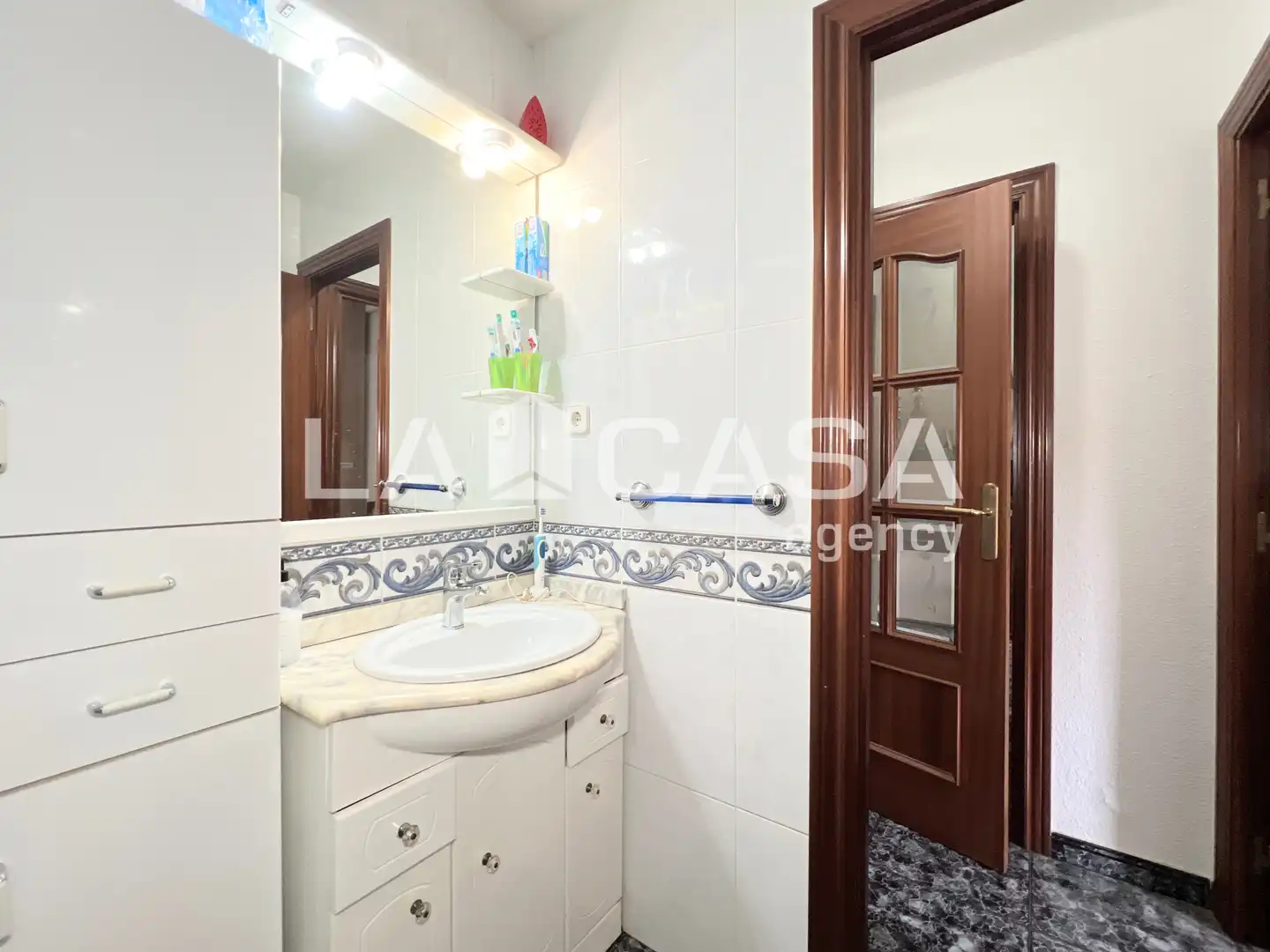 Badezimmer von Wohnung zum Verkauf in Badalona mit Heizung und Balkon