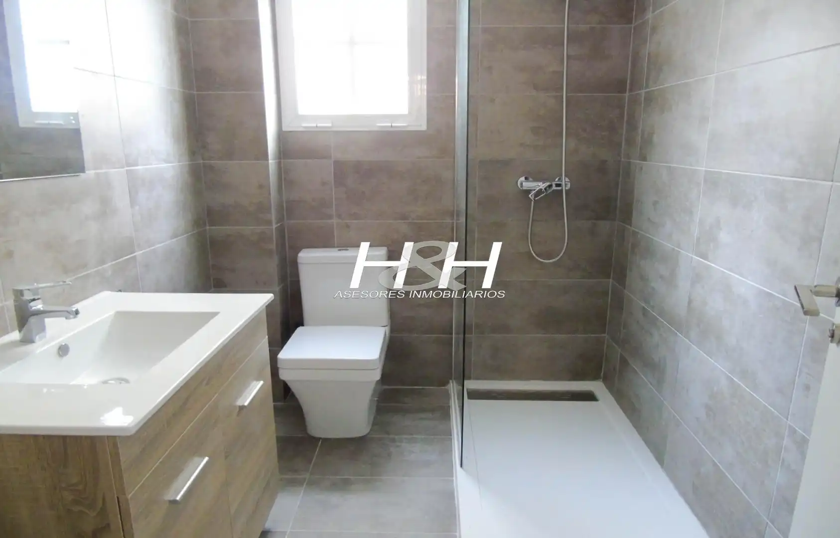 Badezimmer von Wohnung zur Miete in Burjassot mit Heizung