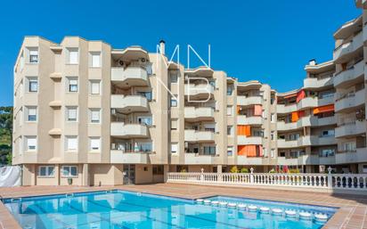 Vista exterior de Pis en venda en Sant Andreu de Llavaneres amb Aire condicionat i Piscina