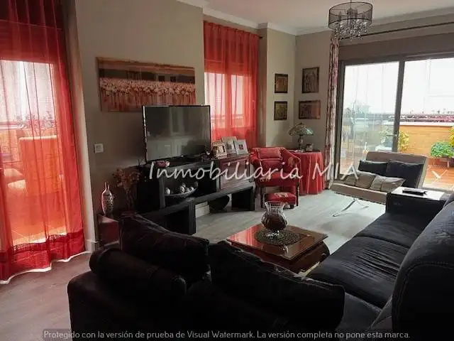 Wohnzimmer von Dachboden zum Verkauf in Torremolinos mit Heizung, Terrasse und Abstellraum