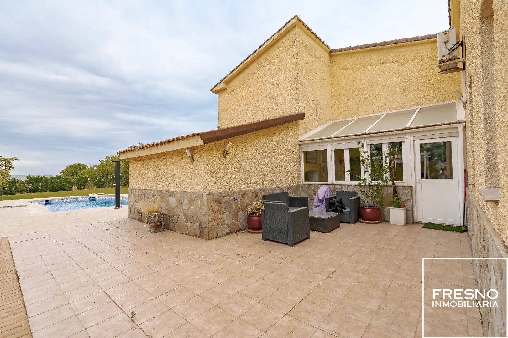 Vista exterior de Casa o xalet en venda en Paracuellos de Jarama amb Aire condicionat, Calefacció i Jardí privat