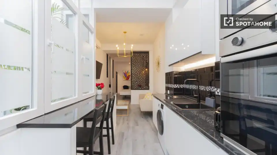 Kitchen of Flat for rent in Valencia  with Air Conditioner, Heating and Furnished