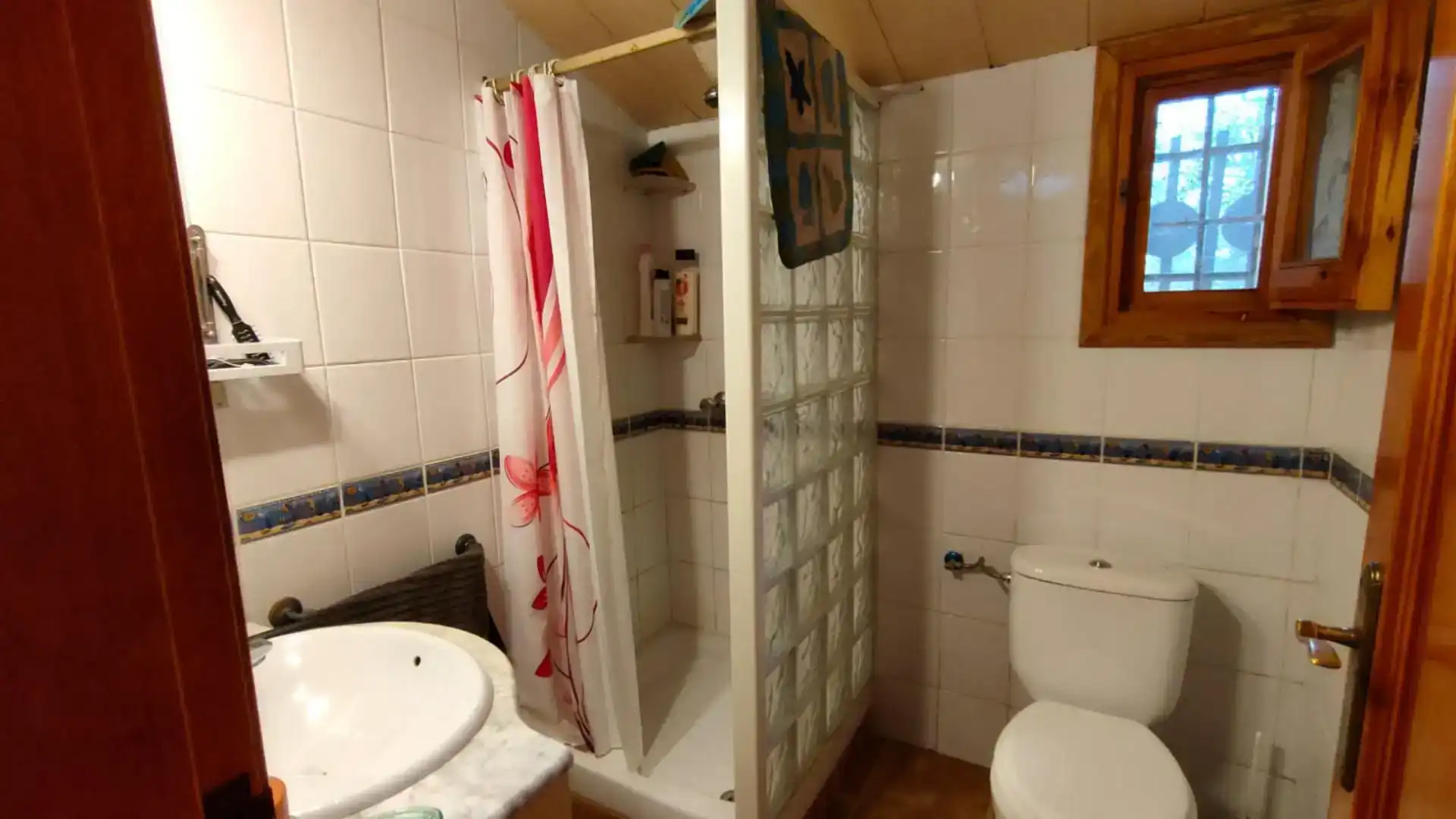 Baño de Finca rústica en venta en Flix con Aire acondicionado, Piscina y Balcón