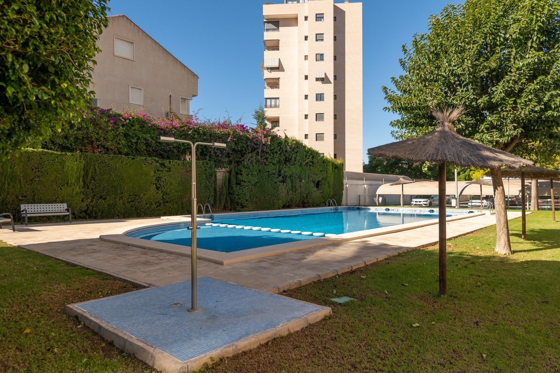 Piscina de Piso de alquiler en Alicante / Alacant con Aire acondicionado y Piscina comunitaria