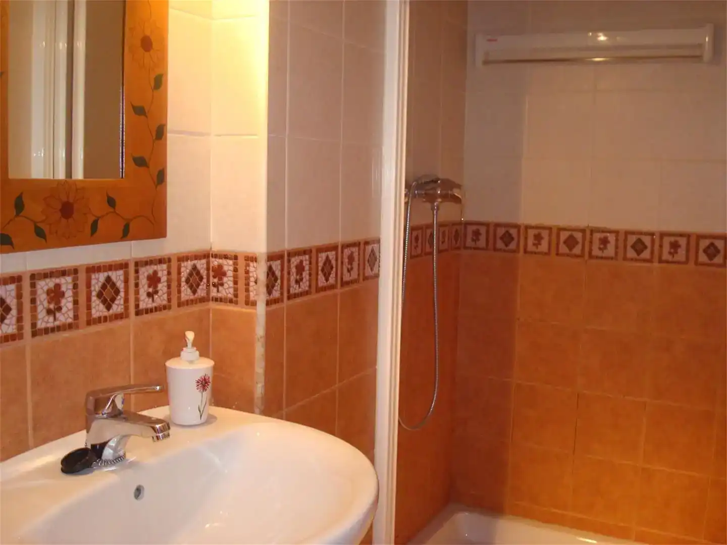 Bany de Planta baixa de lloguer en Torremolinos amb Aire condicionat, Moblat i Forn