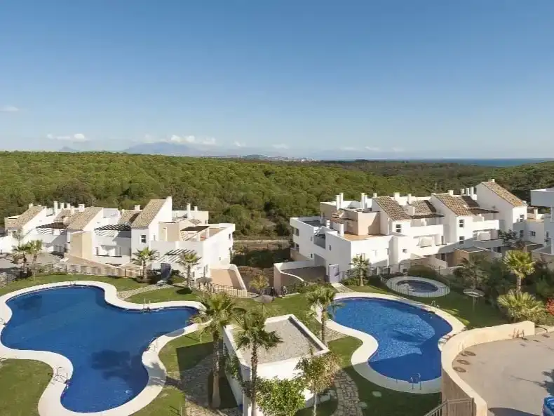 Vista exterior de Piso en venta en La Alcaidesa con Aire acondicionado, Piscina y Balcón