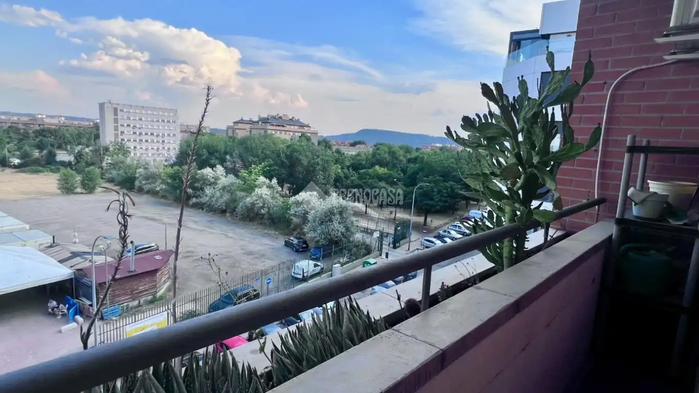 Vista exterior de Pis en venda en Alcalá de Henares amb Aire condicionat, Calefacció i Terrassa