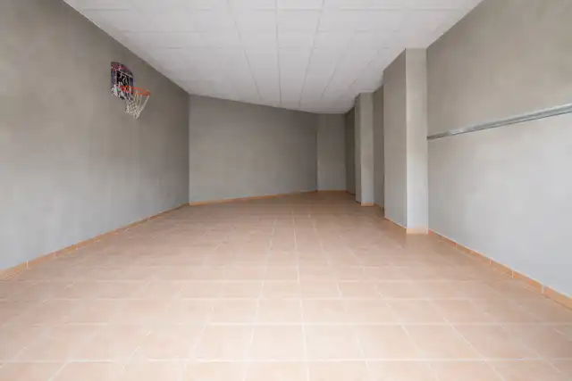 Local en venta en Verges