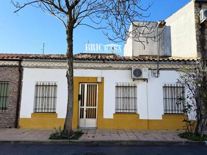 Vista exterior de Casa o xalet en venda en Cáceres Capital amb Terrassa i Traster