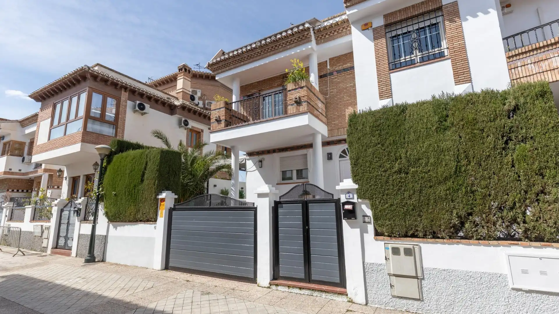 Exterior view of Houses for sale in  Granada Capital  with Air Conditioner, Terrace and Swimming Pool