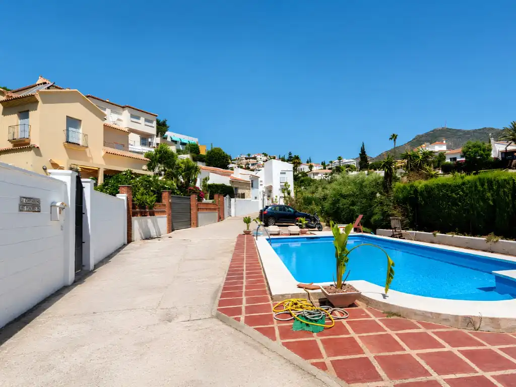 Vista exterior de Casa o xalet en venda en Fuengirola amb Jardí privat, Terrassa i Balcó