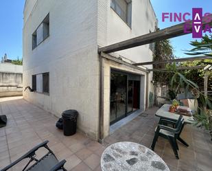 Exterior view of Single-family semi-detached for sale in  Barcelona Capital  with Air Conditioner, Heating and Parquet flooring