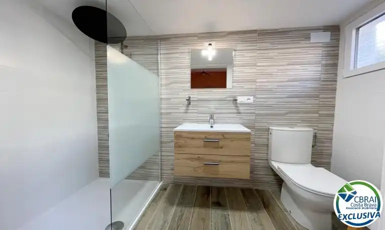 Bany de Casa o xalet en venda en Roses amb Aire condicionat, Calefacció i Jardí privat