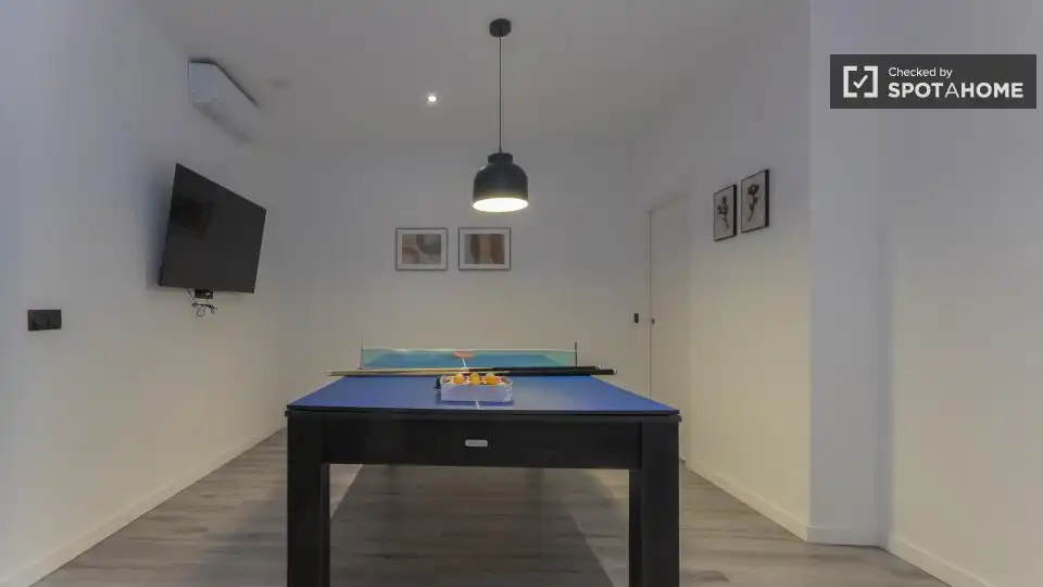 Flat for rent in Valencia  with Air Conditioner, Heating and Furnished