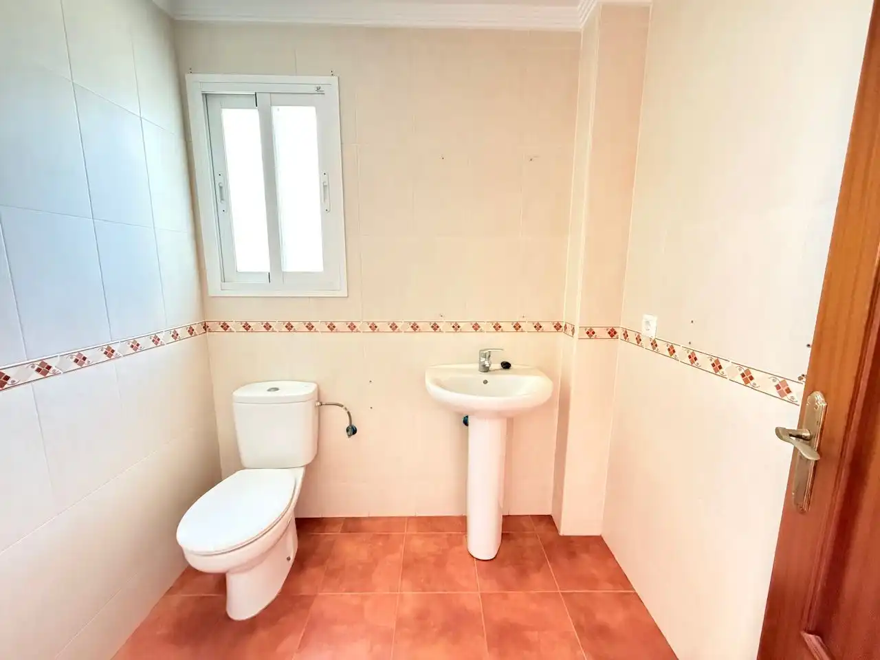 Badezimmer von Maisonette zum Verkauf in Torrox mit Gemeinschaftspool