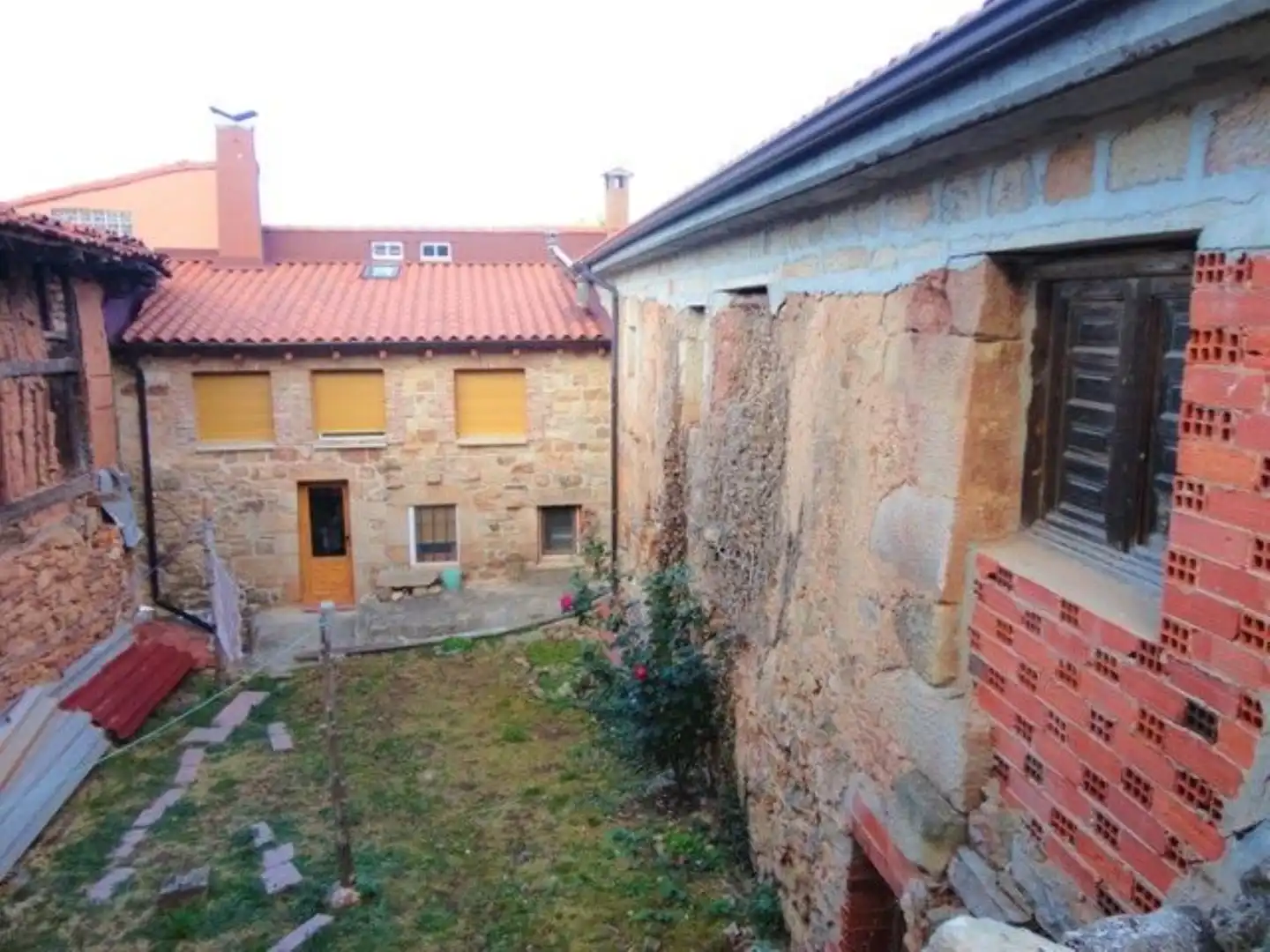 Vista exterior de Casa o chalet en venta en Moncalvillo
