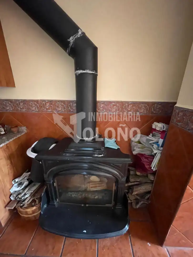 Sala d'estar de Local en venda en Castañares de Rioja amb Moblat